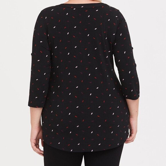 Torrid Plus Size 5X Feathers Studio Knit V-Neck Short Sleeve Top - Picture 3 of 14